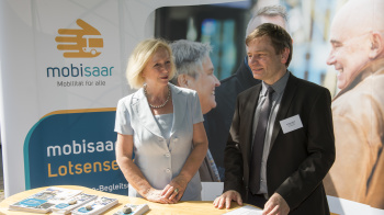 Bundesministerin für Bildung und Forschung, Johanna Wanka und Andreas Winter, Geschäftsführer Saarbahn GmbH 